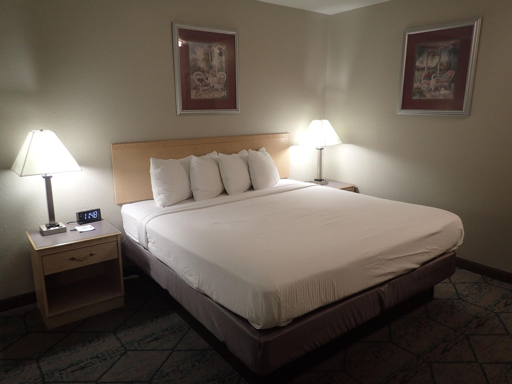 Baymont By Wyndham Effingham Hotel Exterior photo