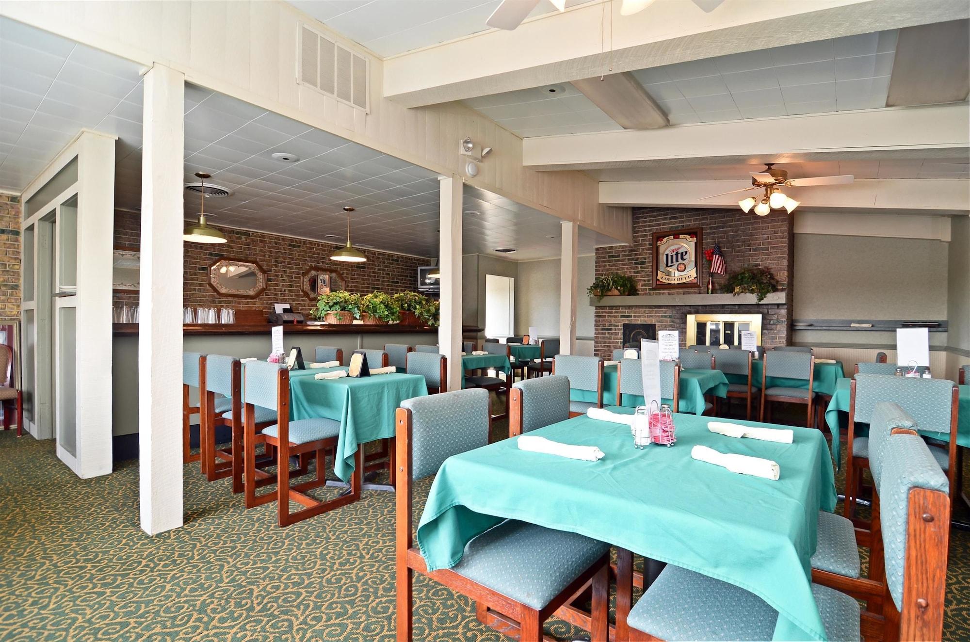 Baymont By Wyndham Effingham Hotel Restaurant photo