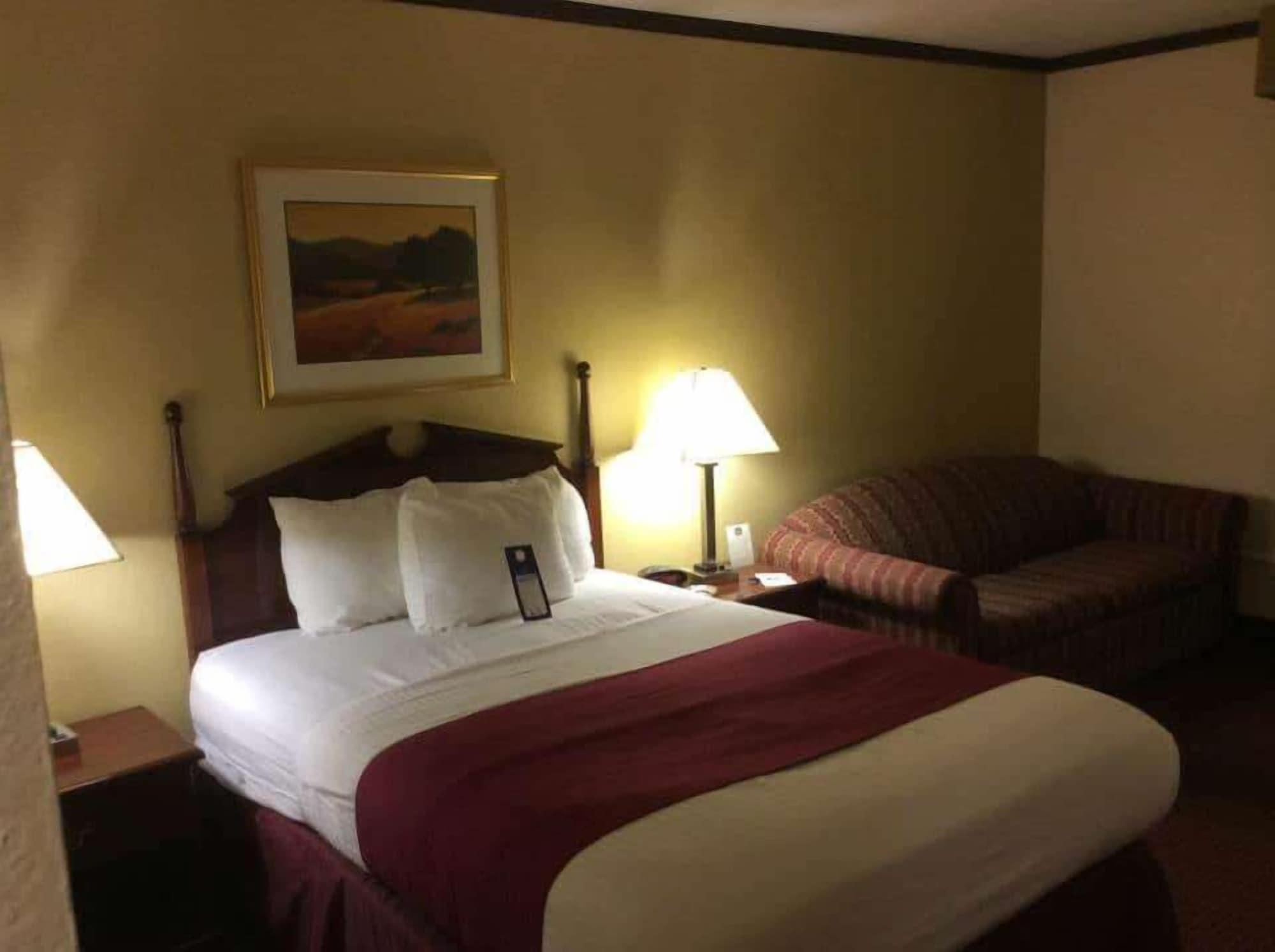 Baymont By Wyndham Effingham Hotel Exterior photo