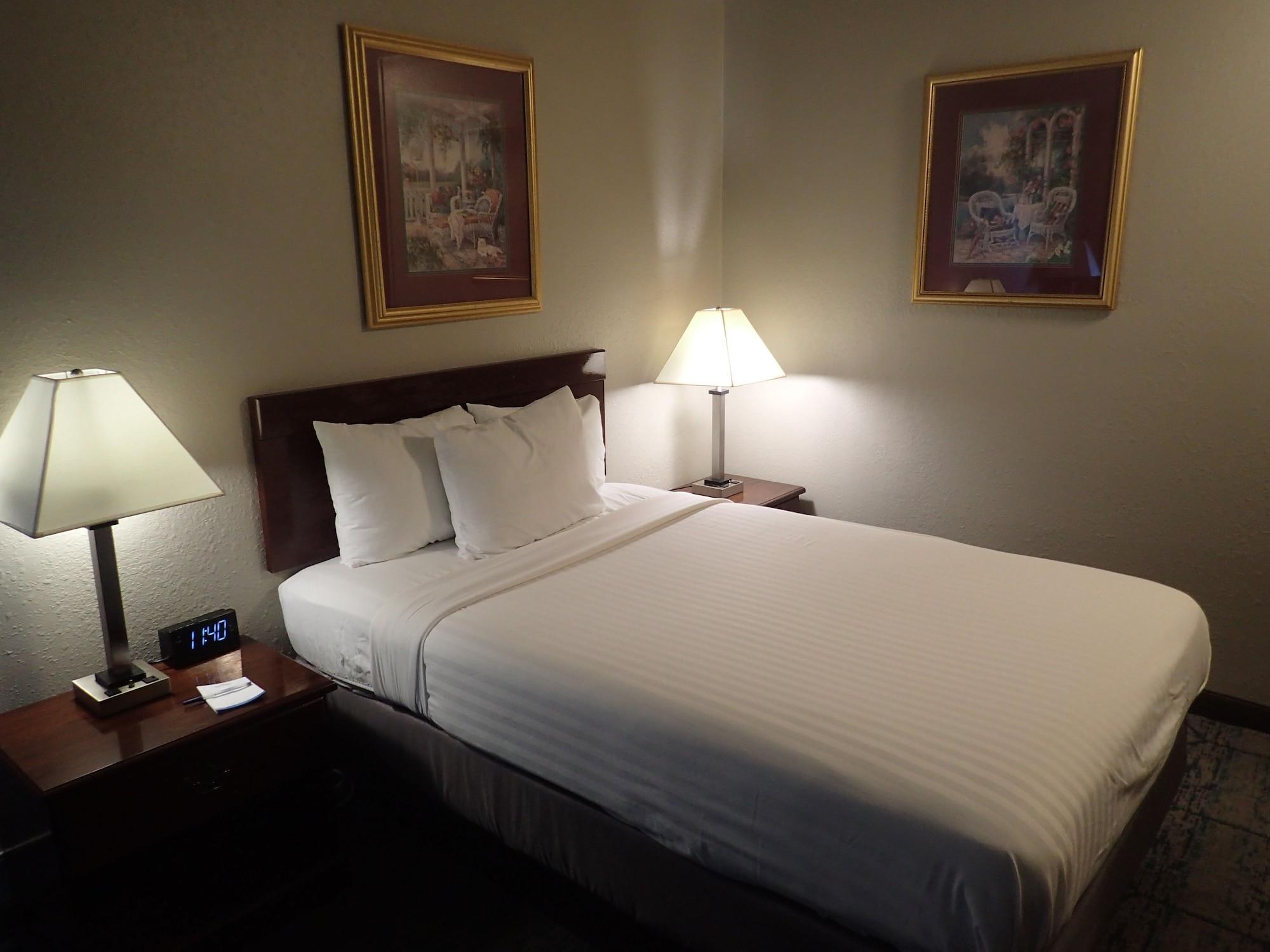 Baymont By Wyndham Effingham Hotel Exterior photo
