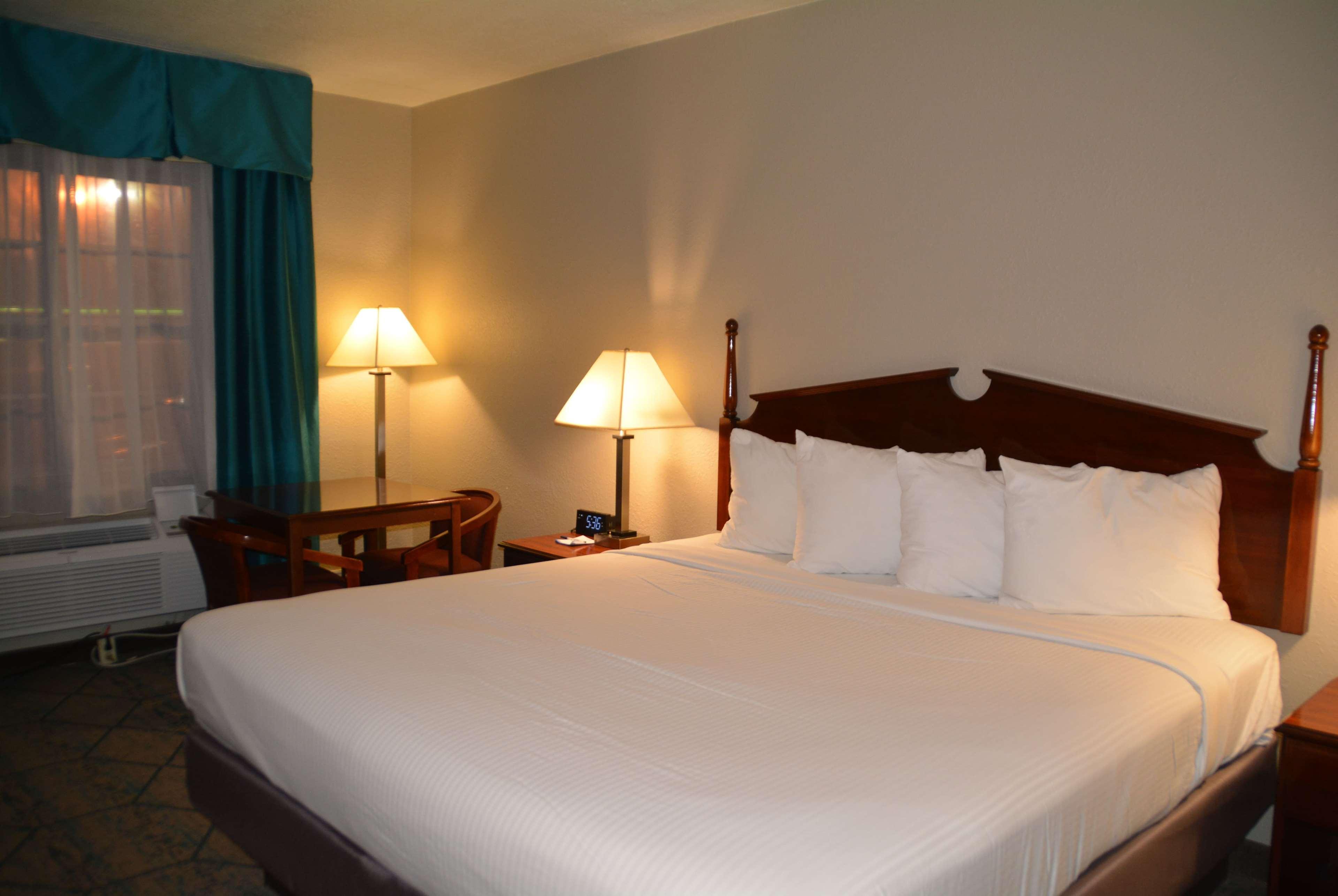 Baymont By Wyndham Effingham Hotel Exterior photo