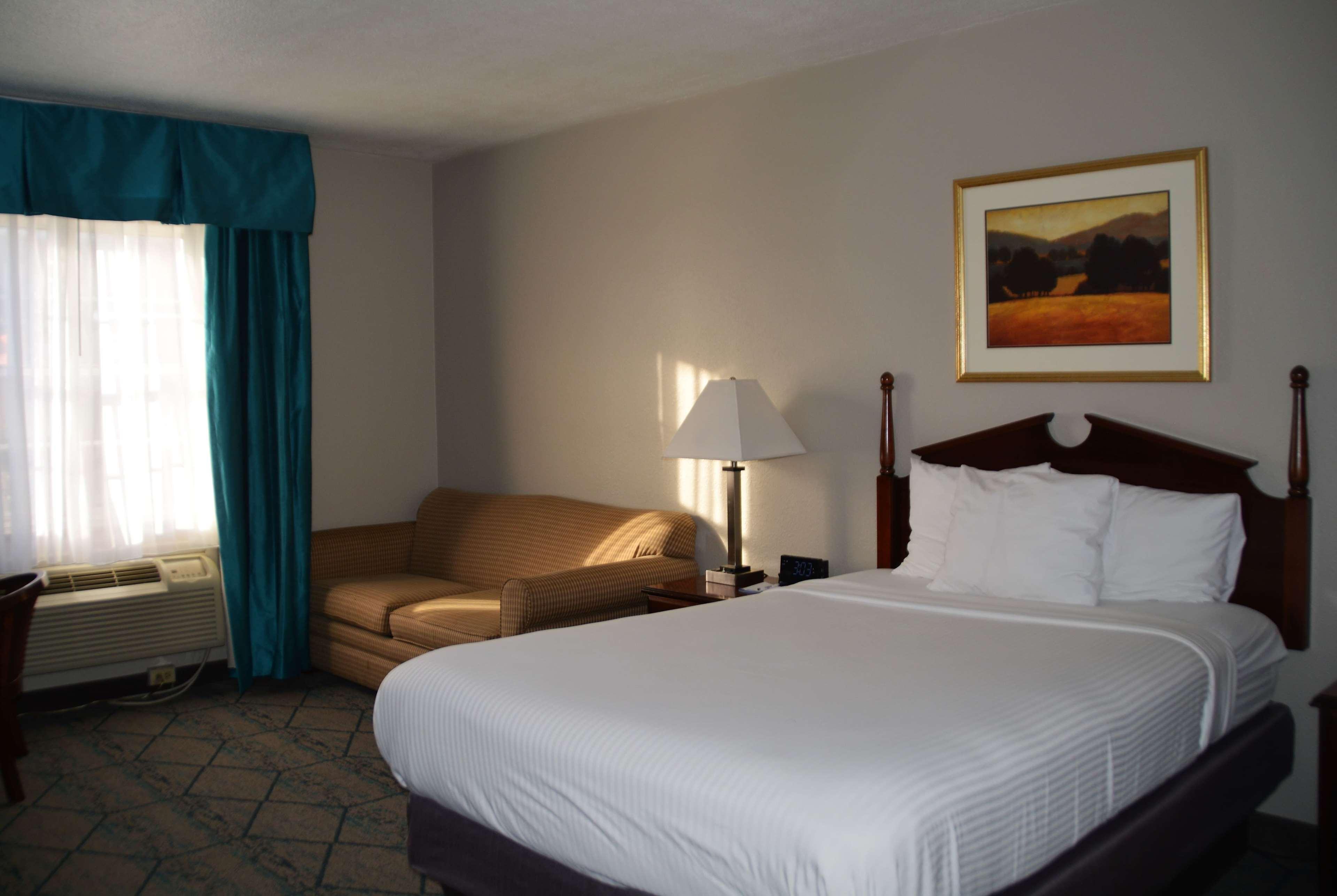 Baymont By Wyndham Effingham Hotel Exterior photo