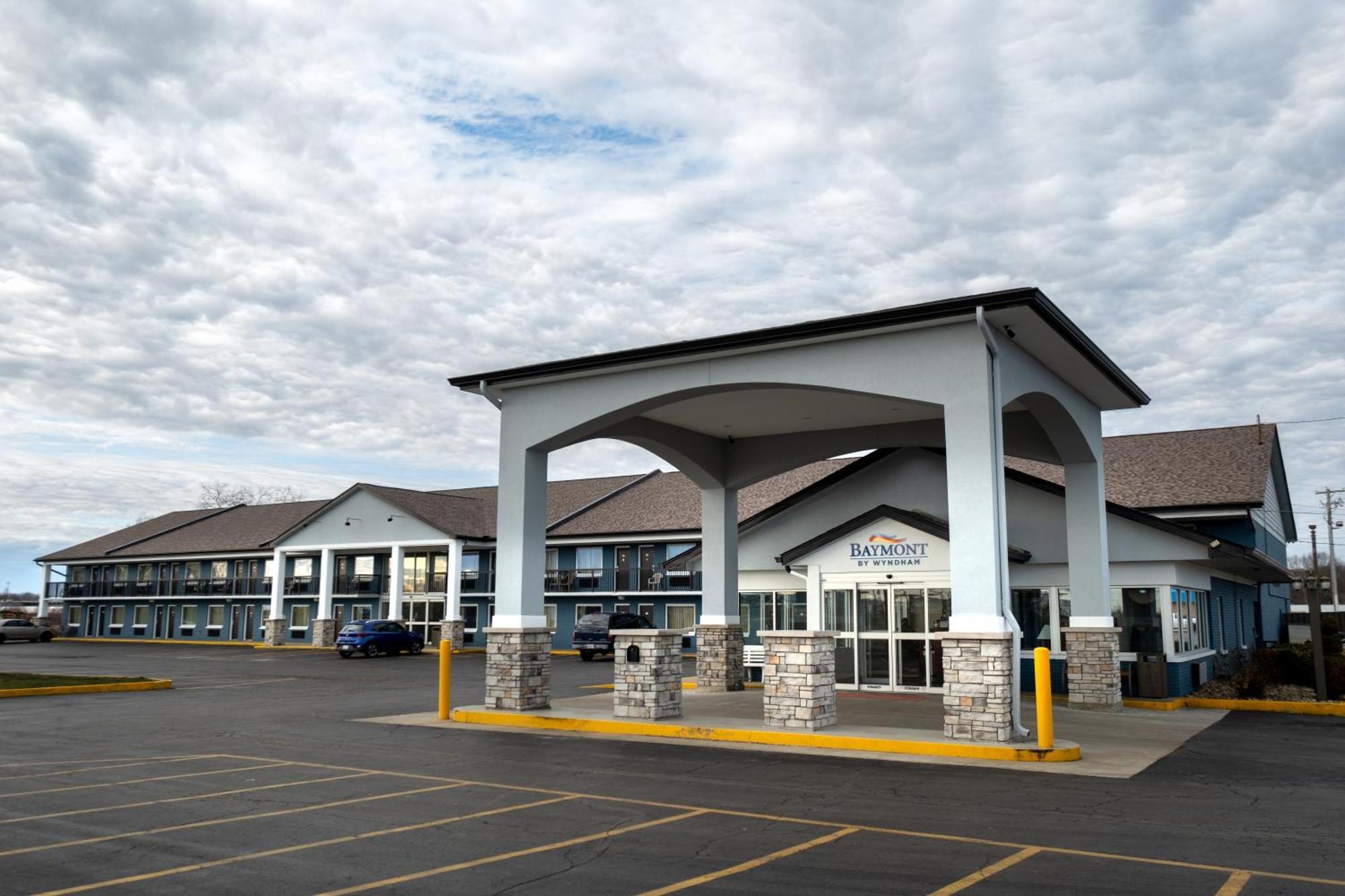 Baymont By Wyndham Effingham Hotel Exterior photo