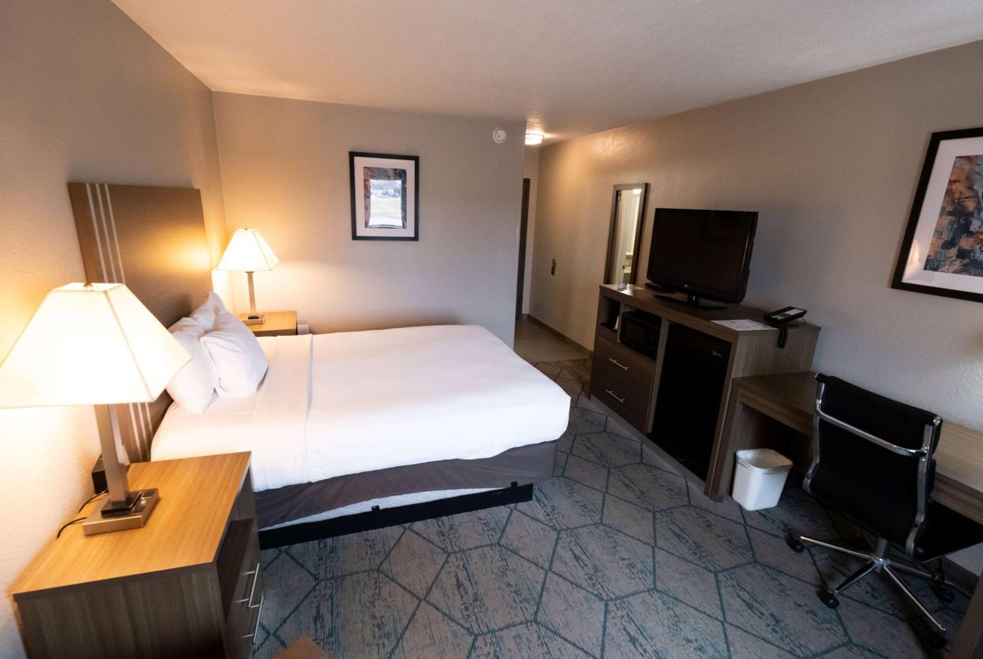 Baymont By Wyndham Effingham Hotel Exterior photo