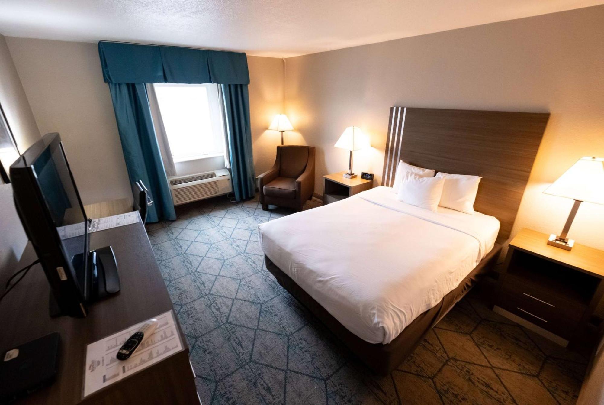 Baymont By Wyndham Effingham Hotel Exterior photo