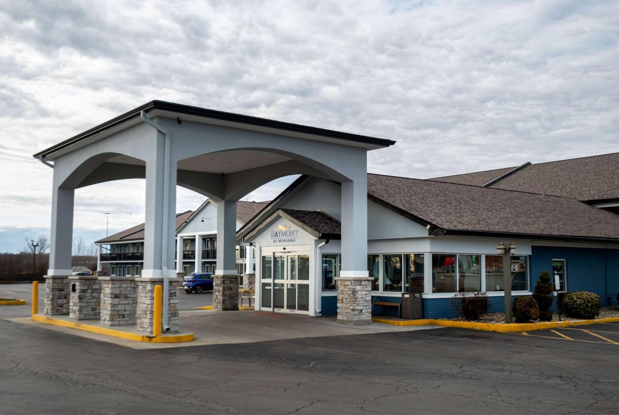 Baymont By Wyndham Effingham Hotel Exterior photo