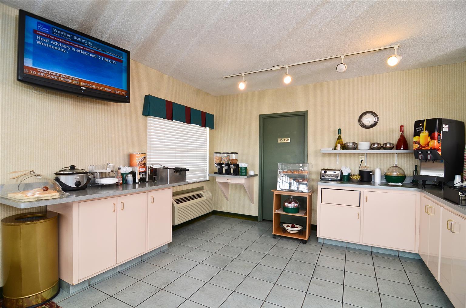 Baymont By Wyndham Effingham Hotel Restaurant photo