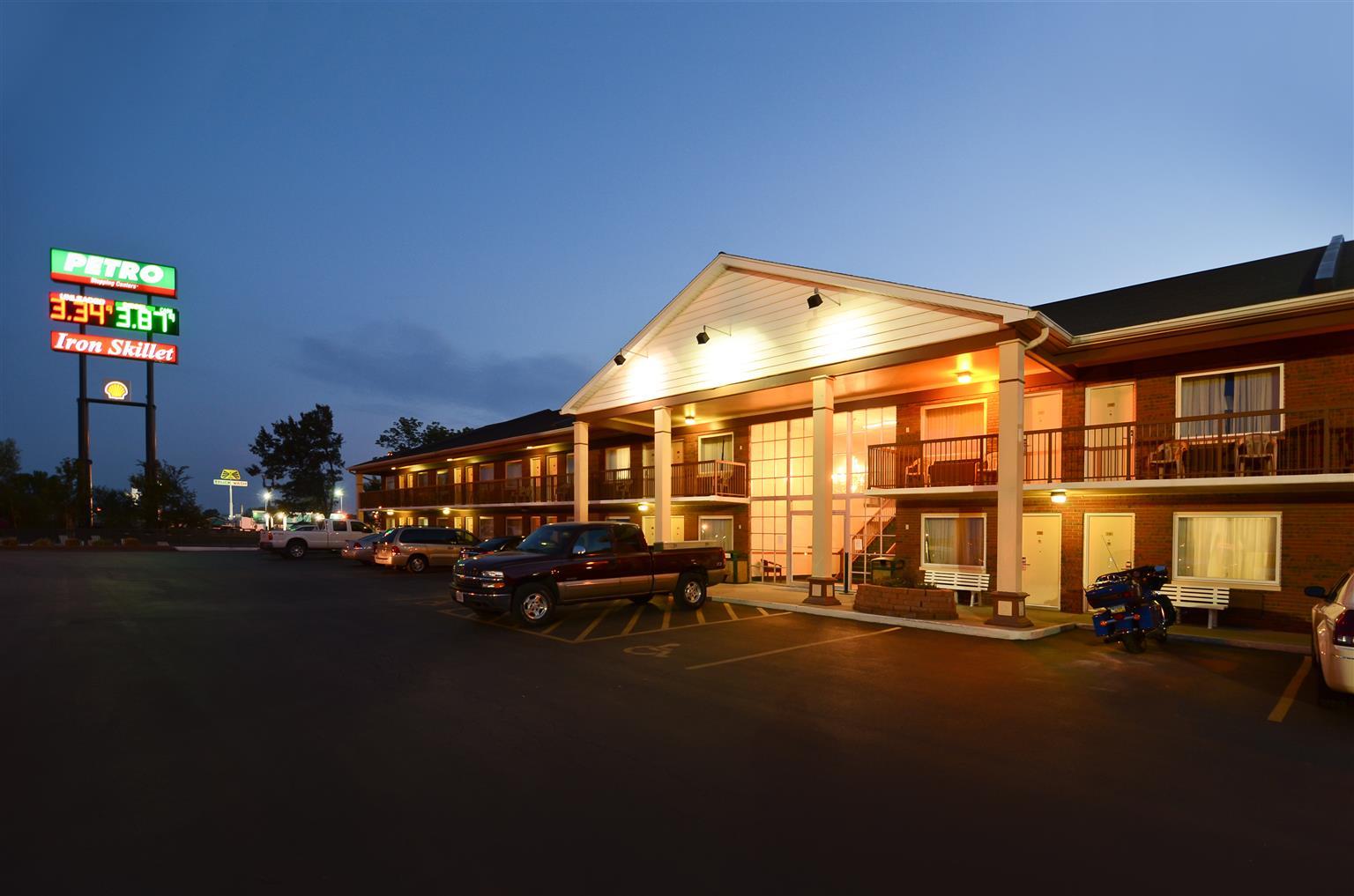 Baymont By Wyndham Effingham Hotel Exterior photo